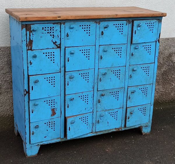 Casier ancien en métal bleu avec plateau bois