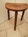 Tabouret tripode demi lune en bois massif