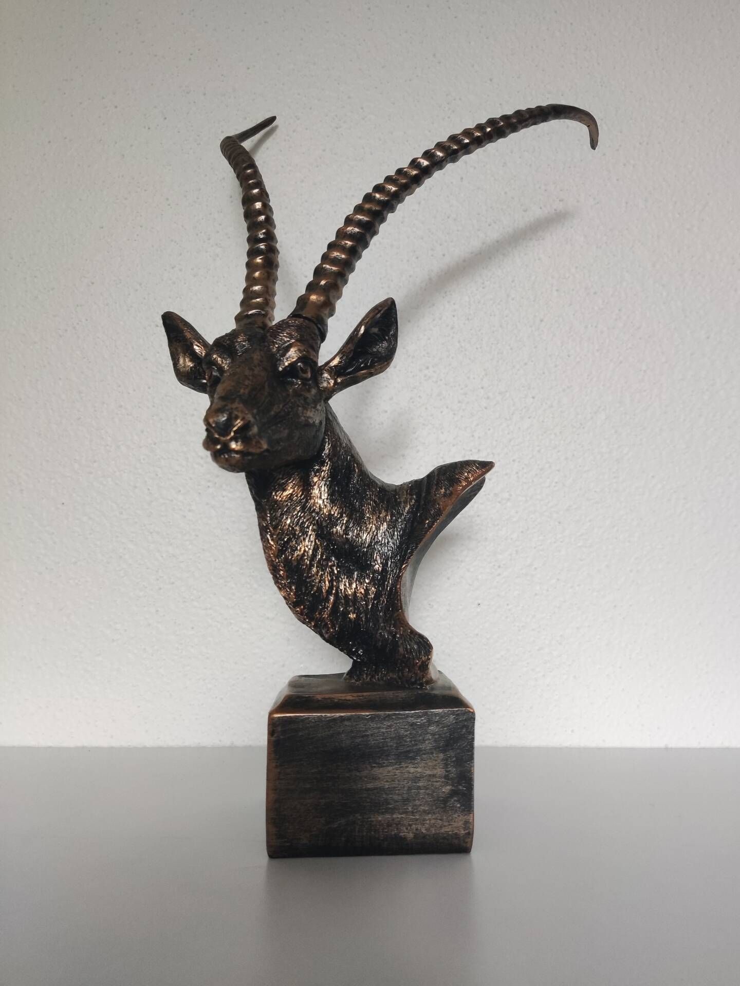 Antelope gazelle bust statue, patinated bronze resin - Safari Decor