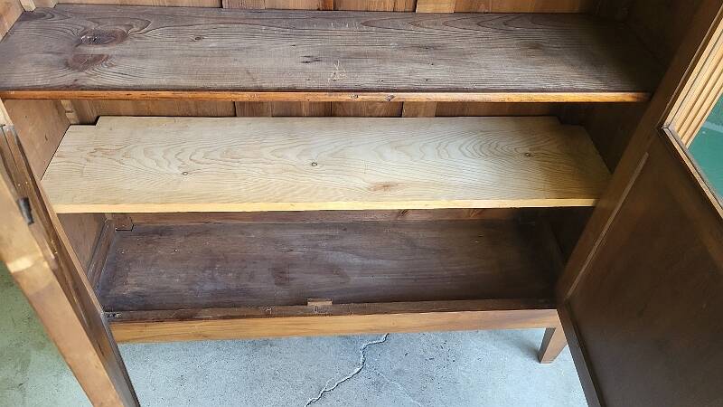 Display cabinet louis xvi style 2 doors in walnut