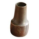Ancien vase en métal