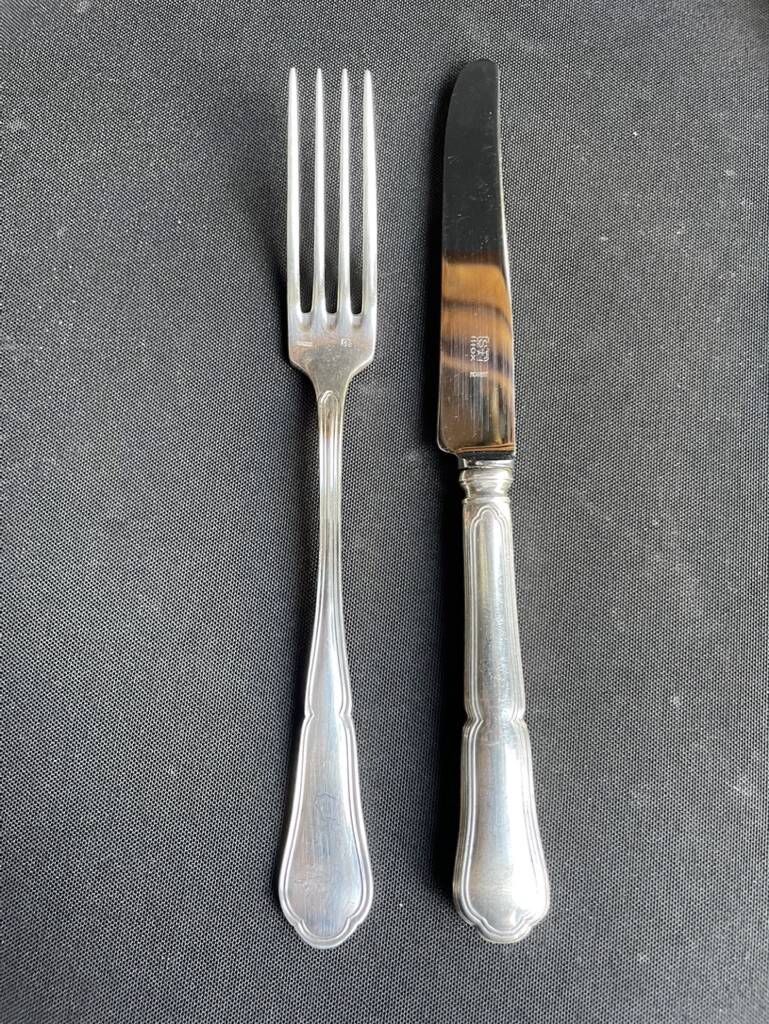 12 Forks and 12 cheese or dessert knives – Orfèvrerie Perrin Paris