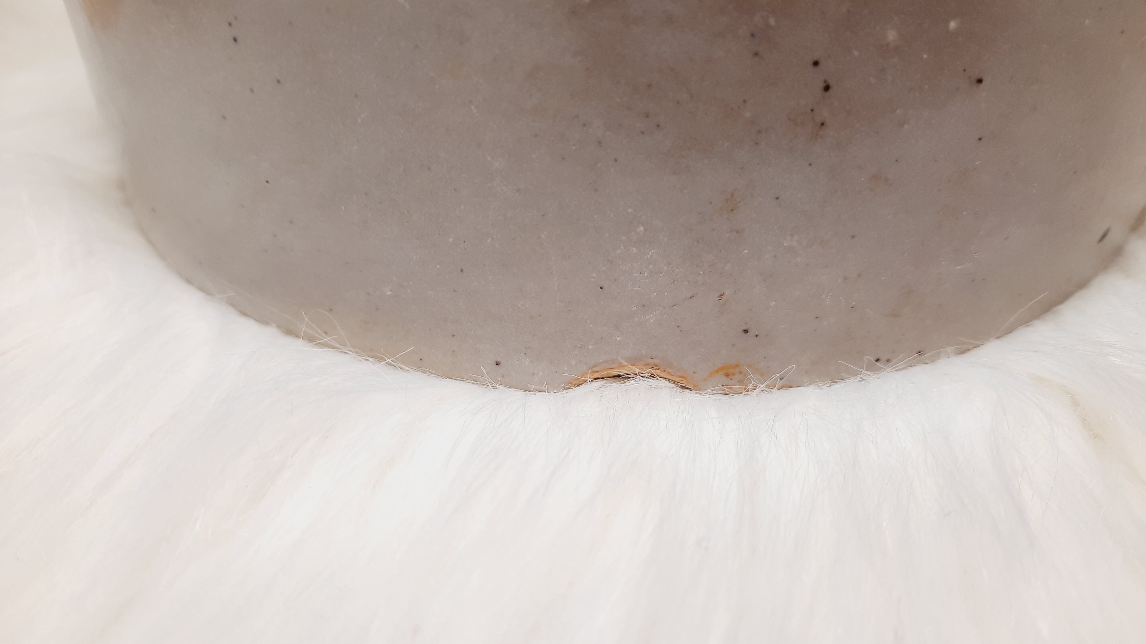 White linen sandstone jar