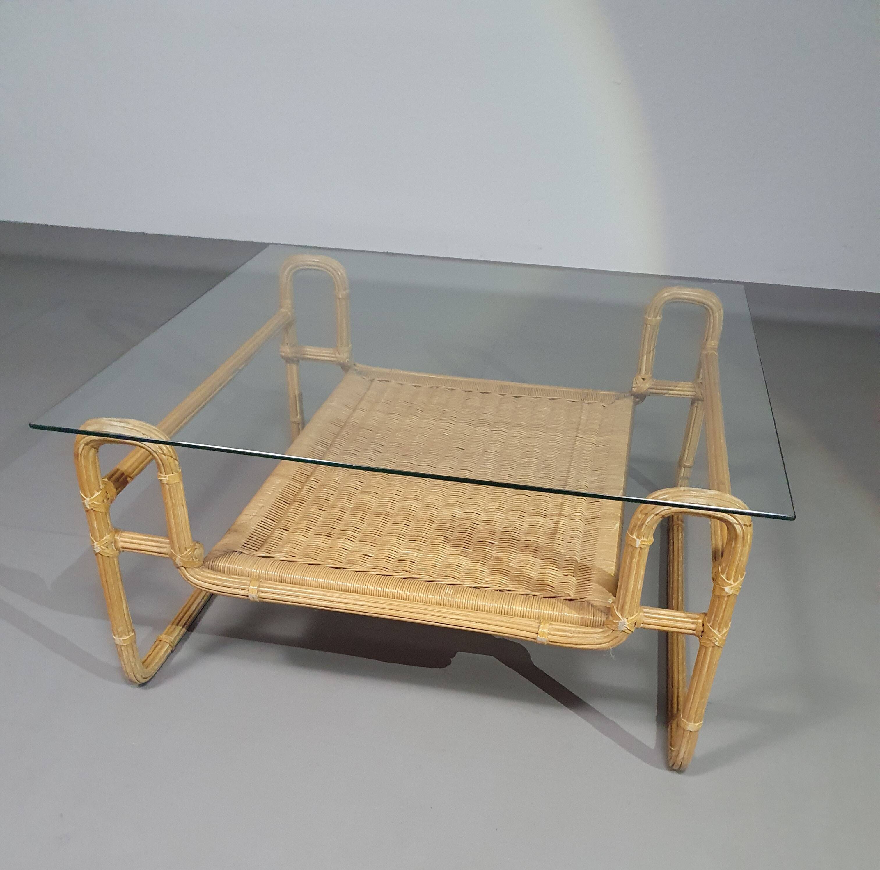 Bauhaus coffe table. Iron frame / pencil reed / split reed / rattan 75 x 75 x 40 cm