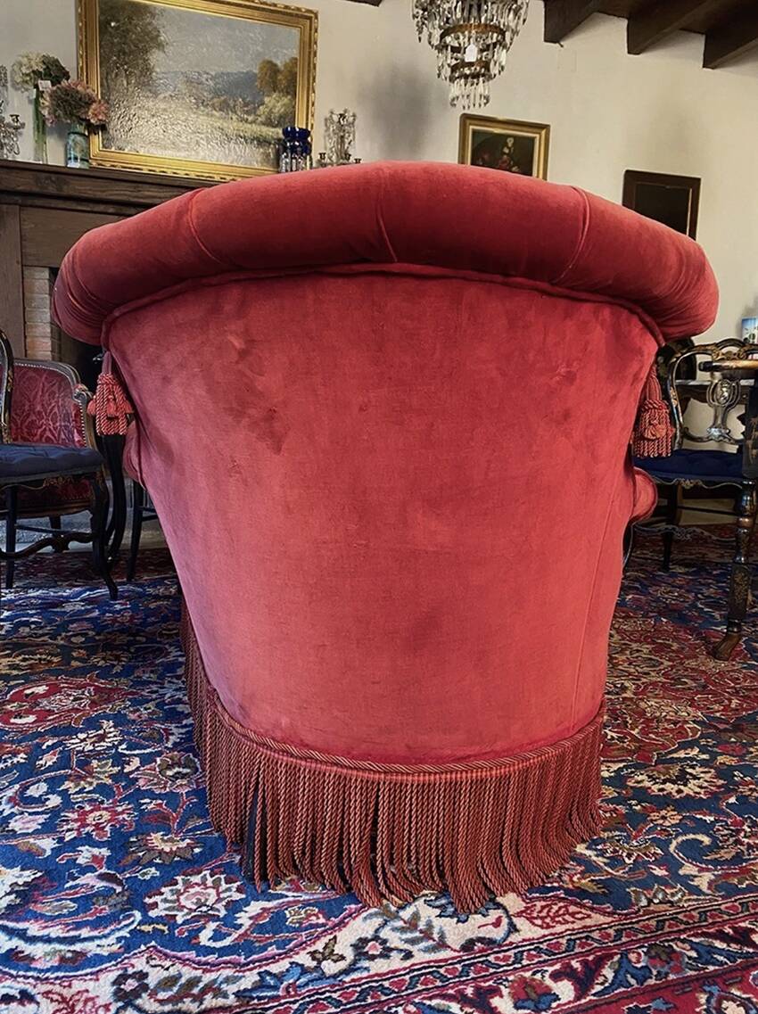 Napoleon III meridian, purple red velvet. Buttoned backrest.