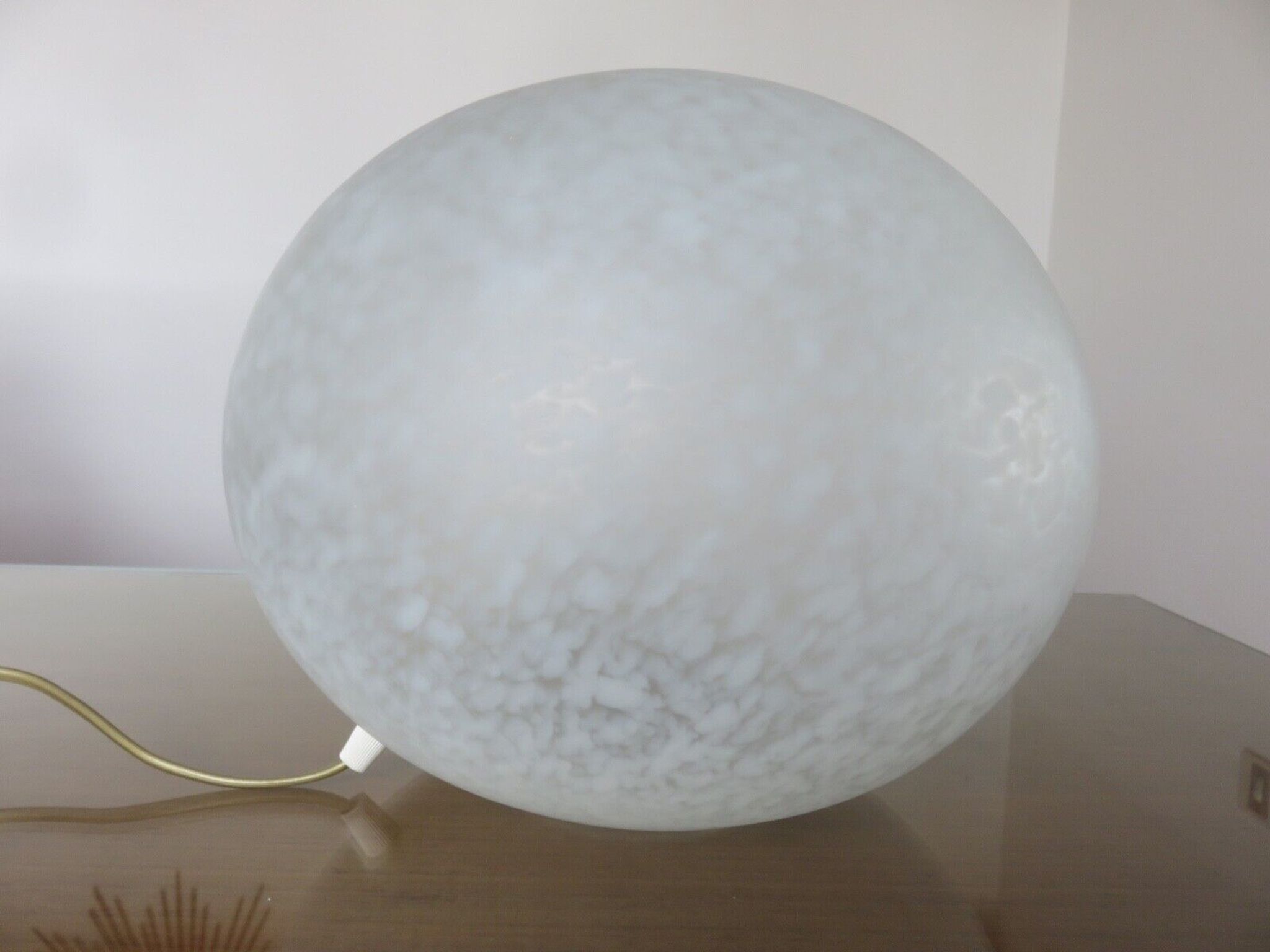 Lampe caillou Italienne en verre moucheté blanc années 80