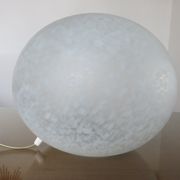 Lampe caillou Italienne en verre moucheté blanc années 80