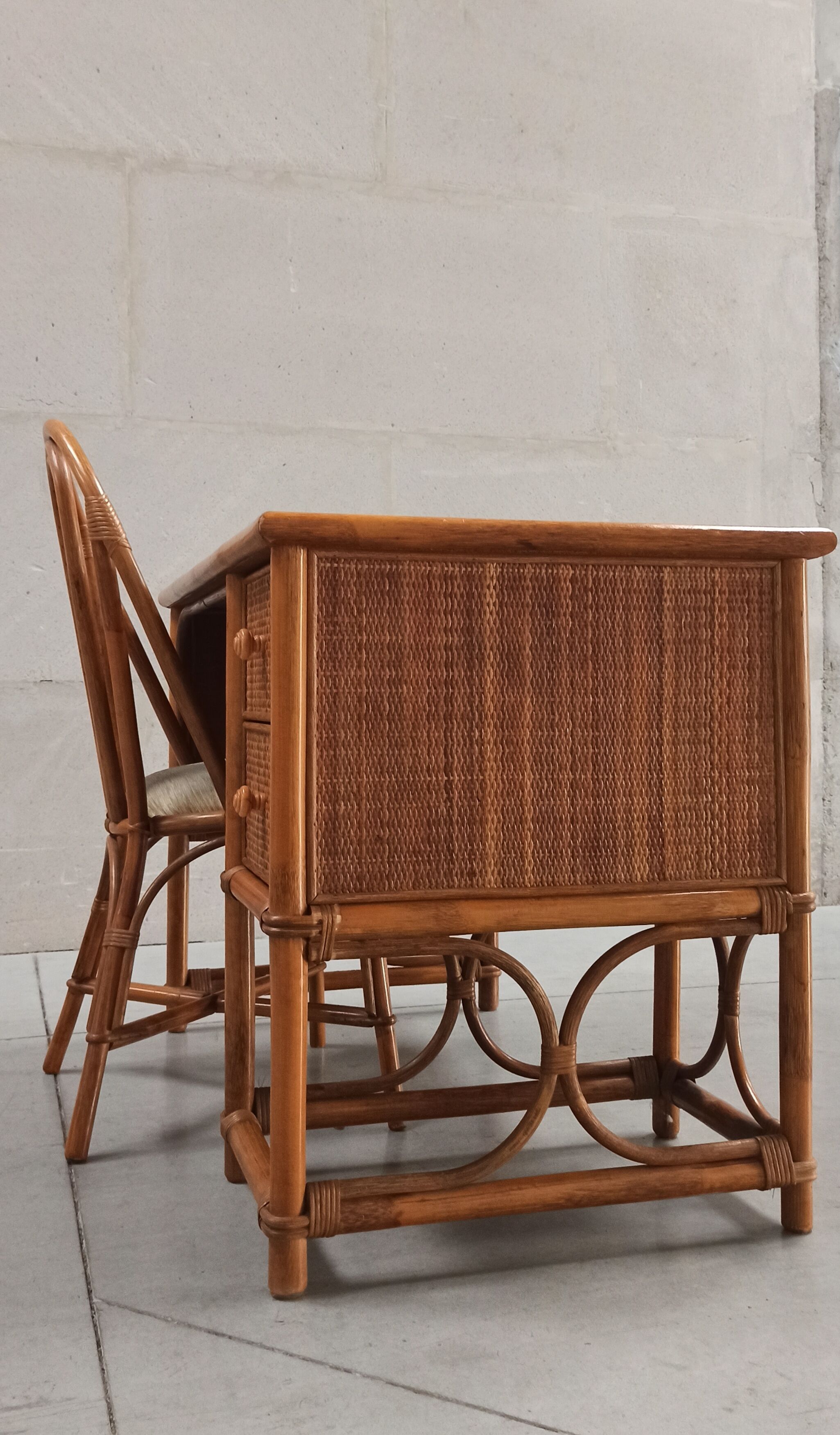 Bureau et chaise en bambou et rotin