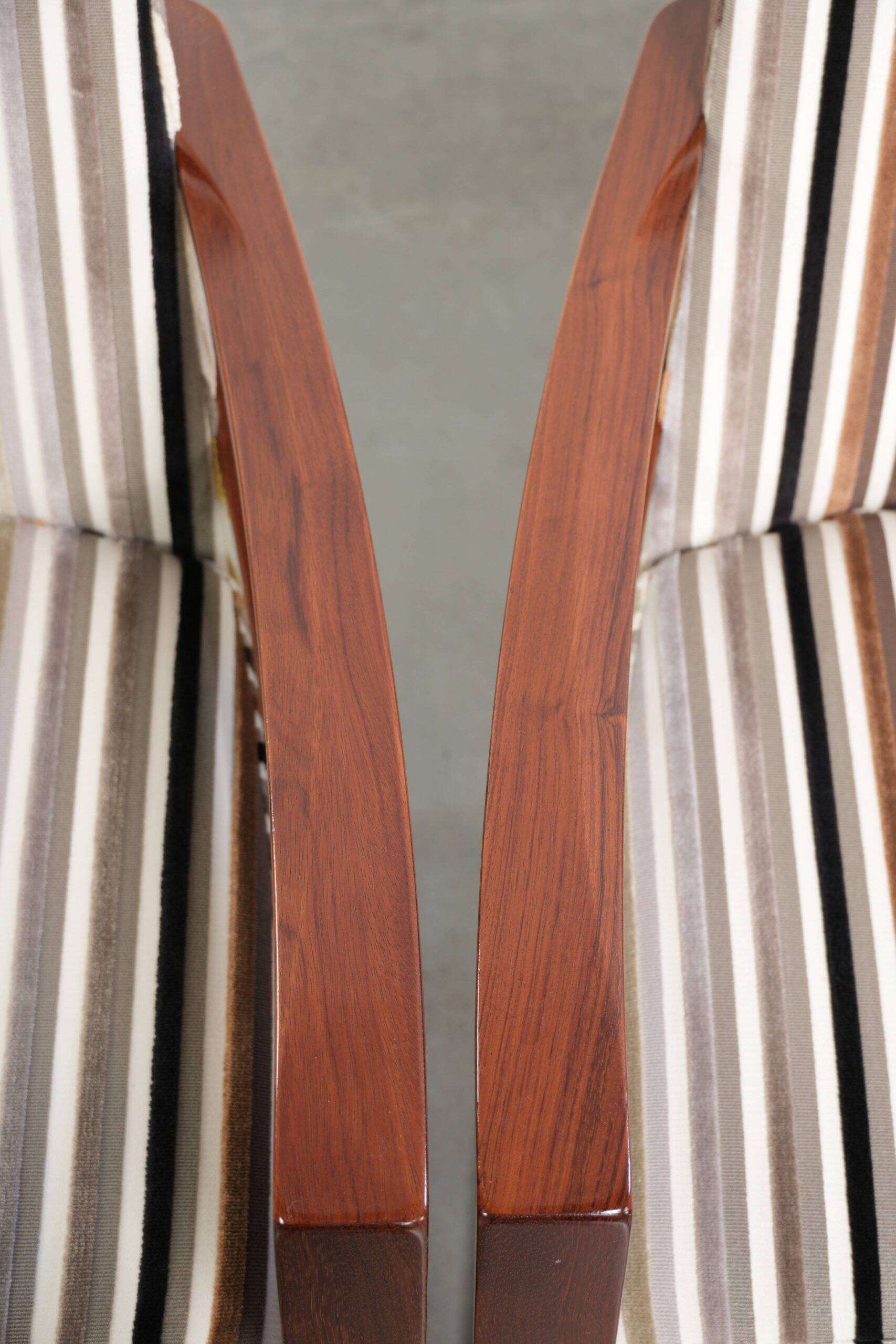 Set of 4 Art Deco design dining chairs with luxurious fabric upholstery