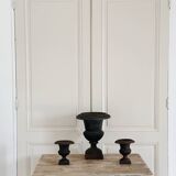 Lot de trois vases Médicis en fonte