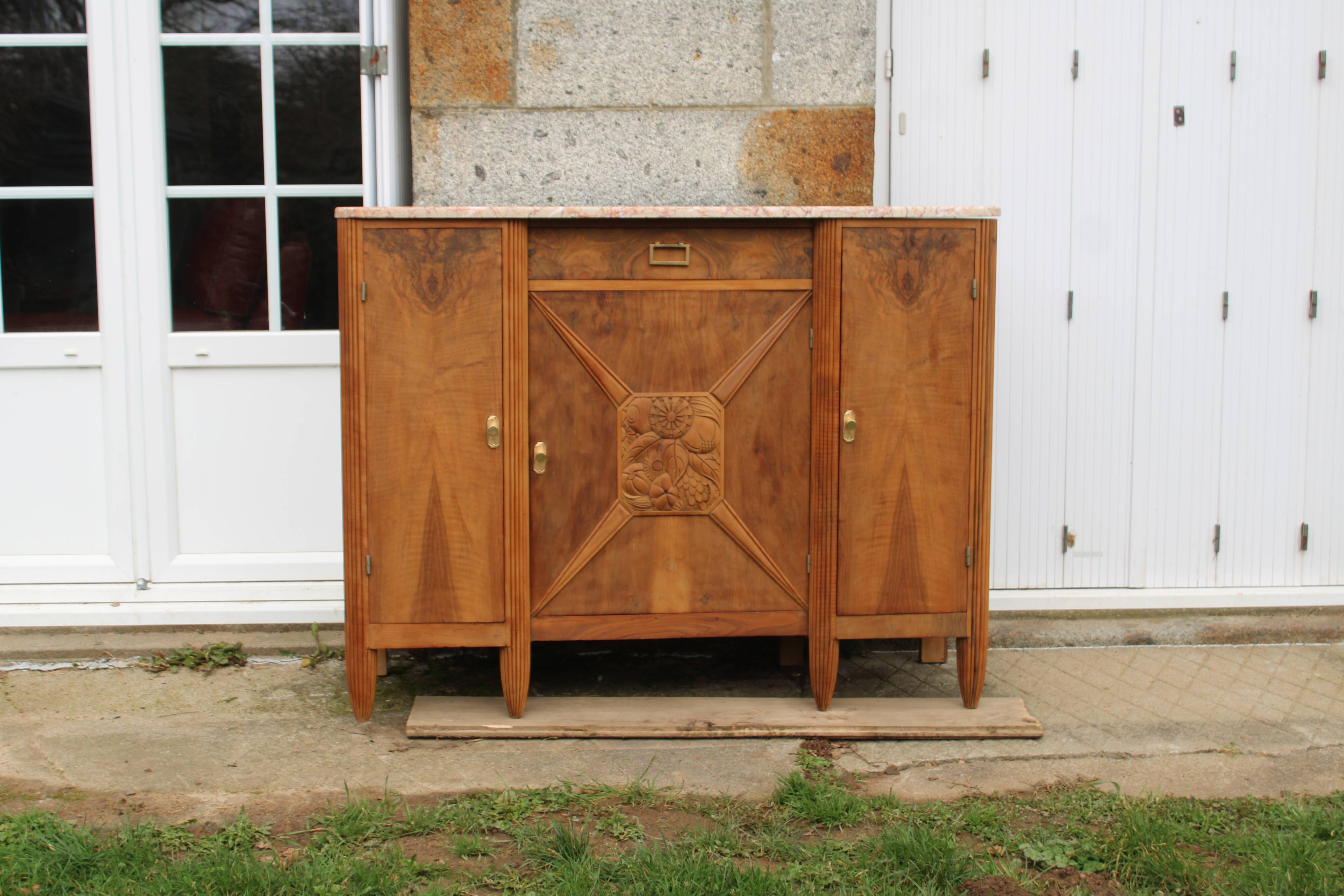 Art Deco sideboard in solid walnut and veneer – pink marble top
