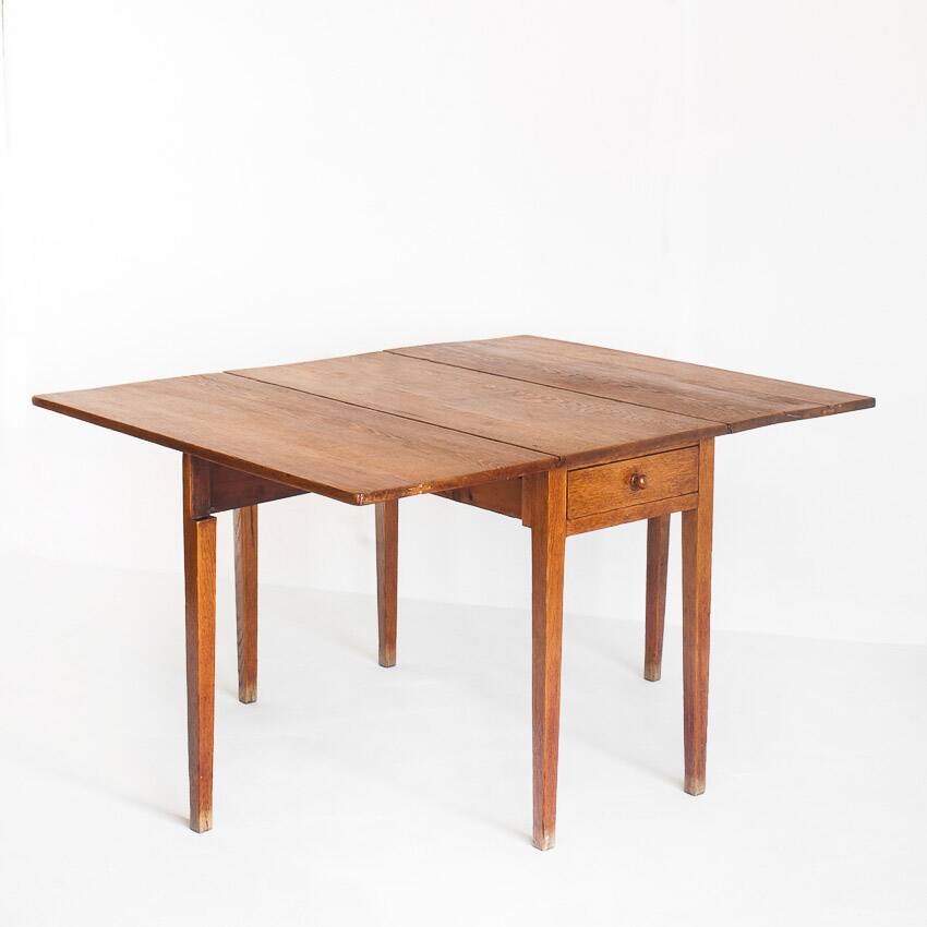 Vintage table with two folding leaves. Solid oak wood. France, 1940s