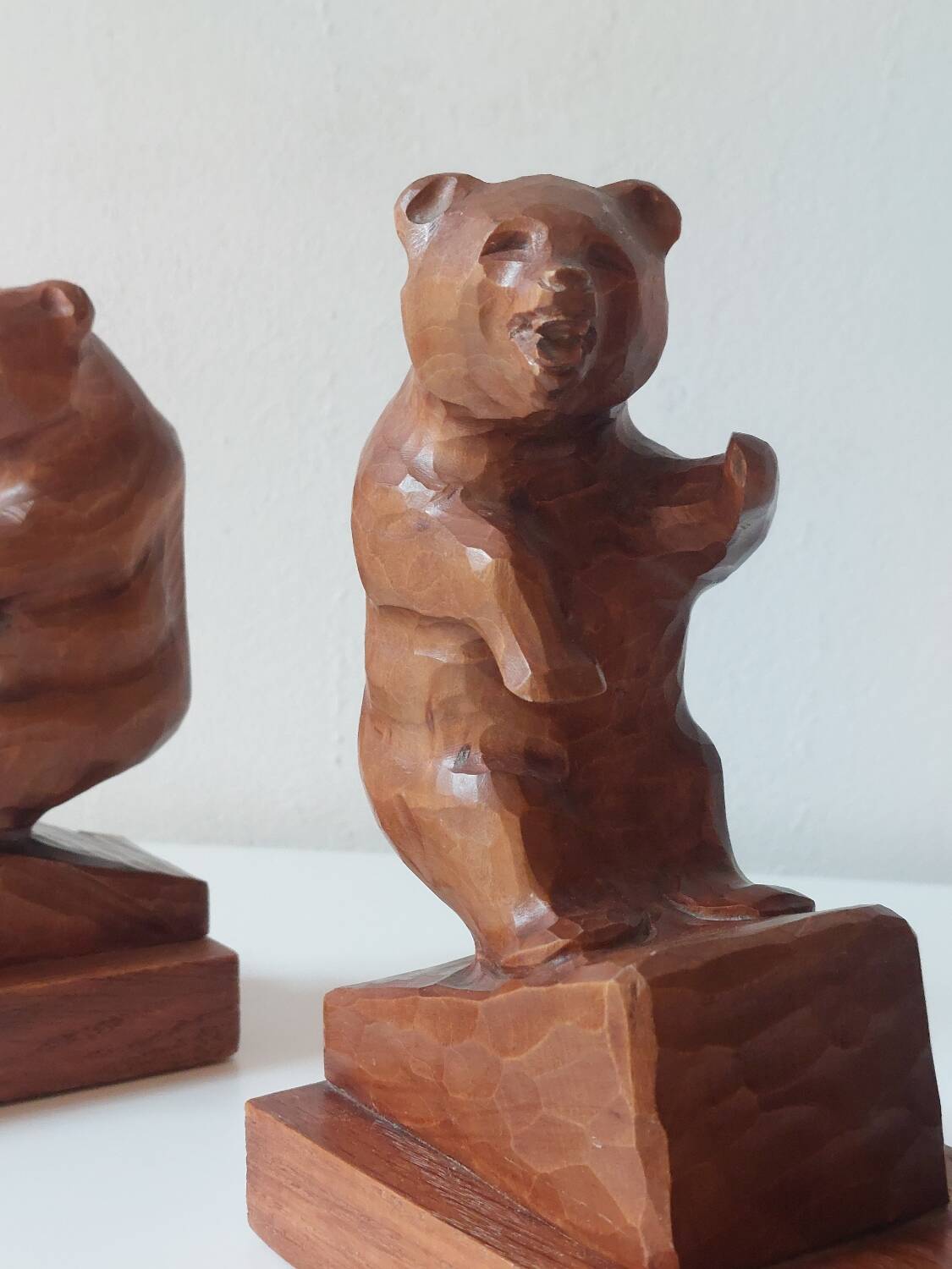 Paire de serre-livres vintage en bois sculpté à la main, décor ours