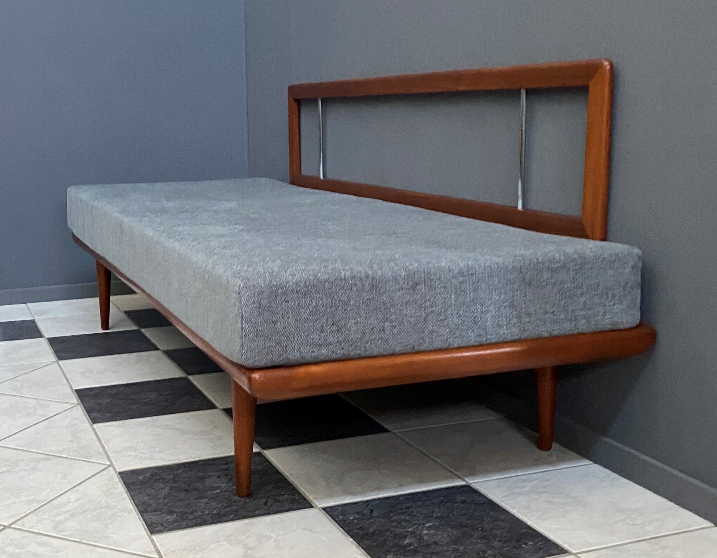 Daybed by Peter Hvidt for France & Daverkosen