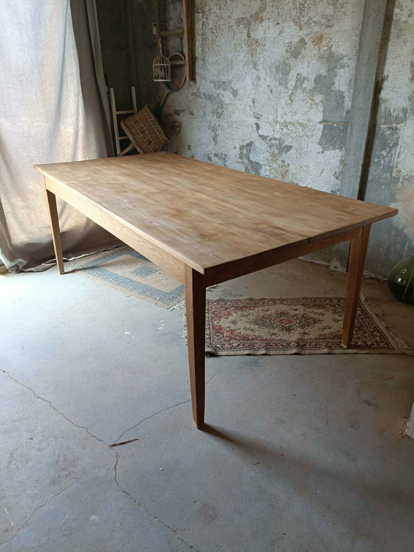 Farm table