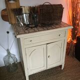 Small tiled buffet