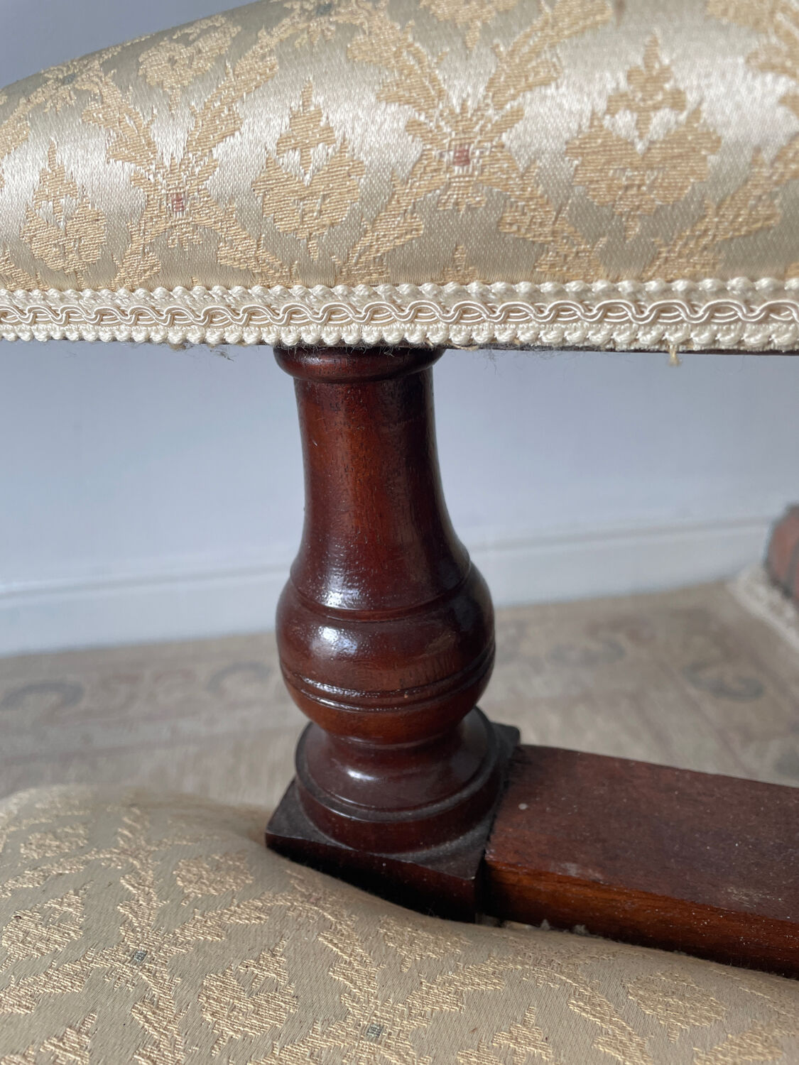 Victorian mahogany daybed.