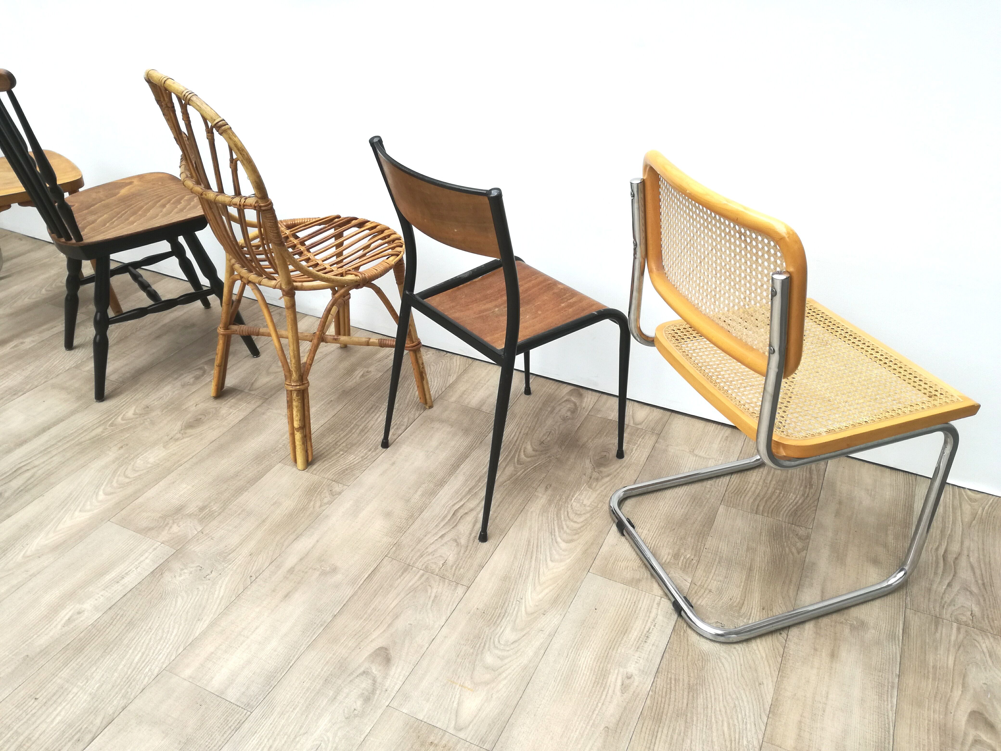 Lot of 6 vintage depareillees chairs