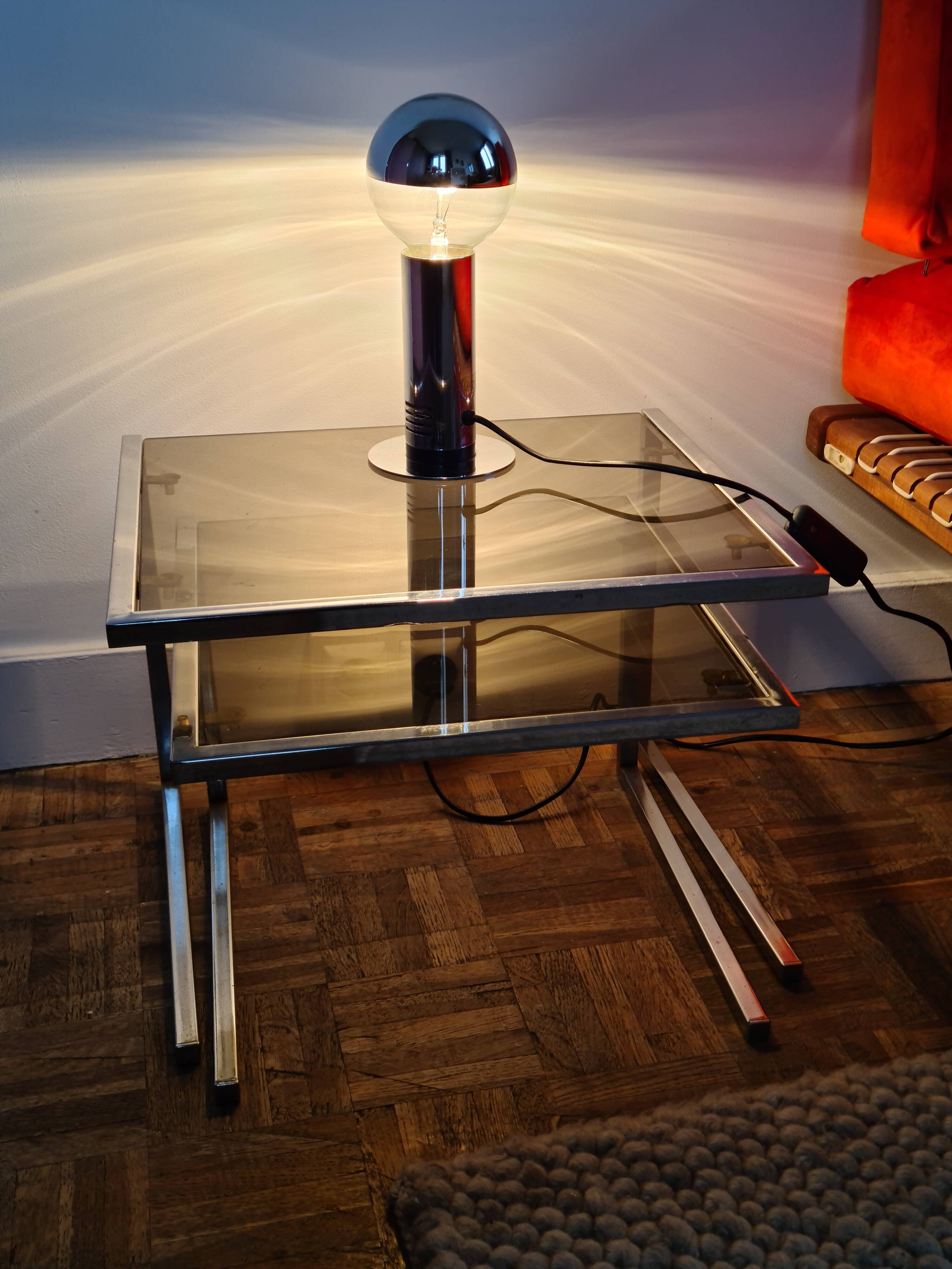 Pair of small tables gigognes