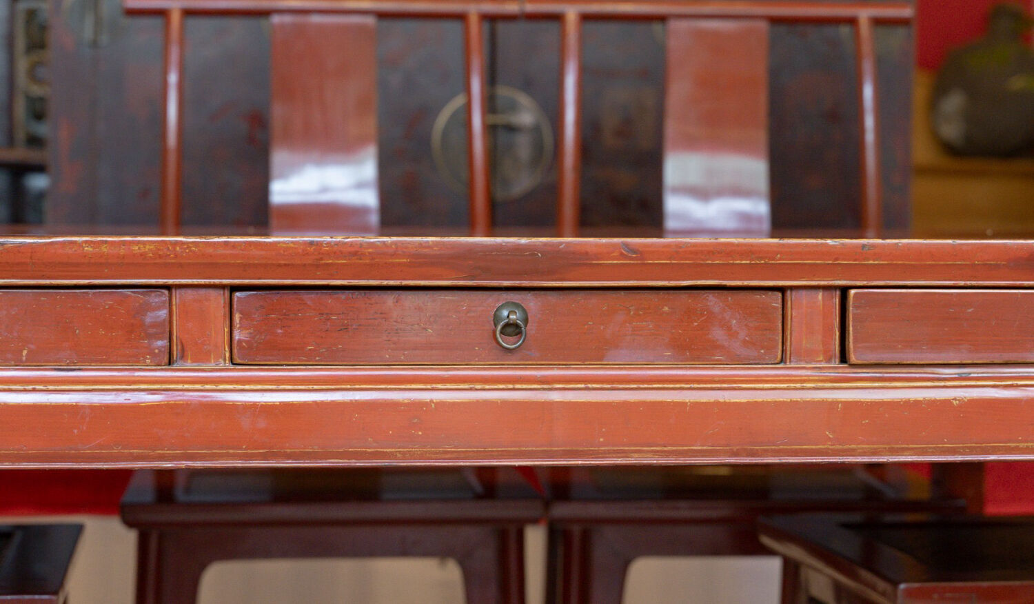 Set of 1 table + 6 antique Chinese chairs.