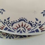 Duo d'assiettes en terre de fer Onnaing – décor bleu et rouge 19ème siècle