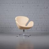 Swan chair by Arne Jacobsen for Fritz Hansen with tilt function