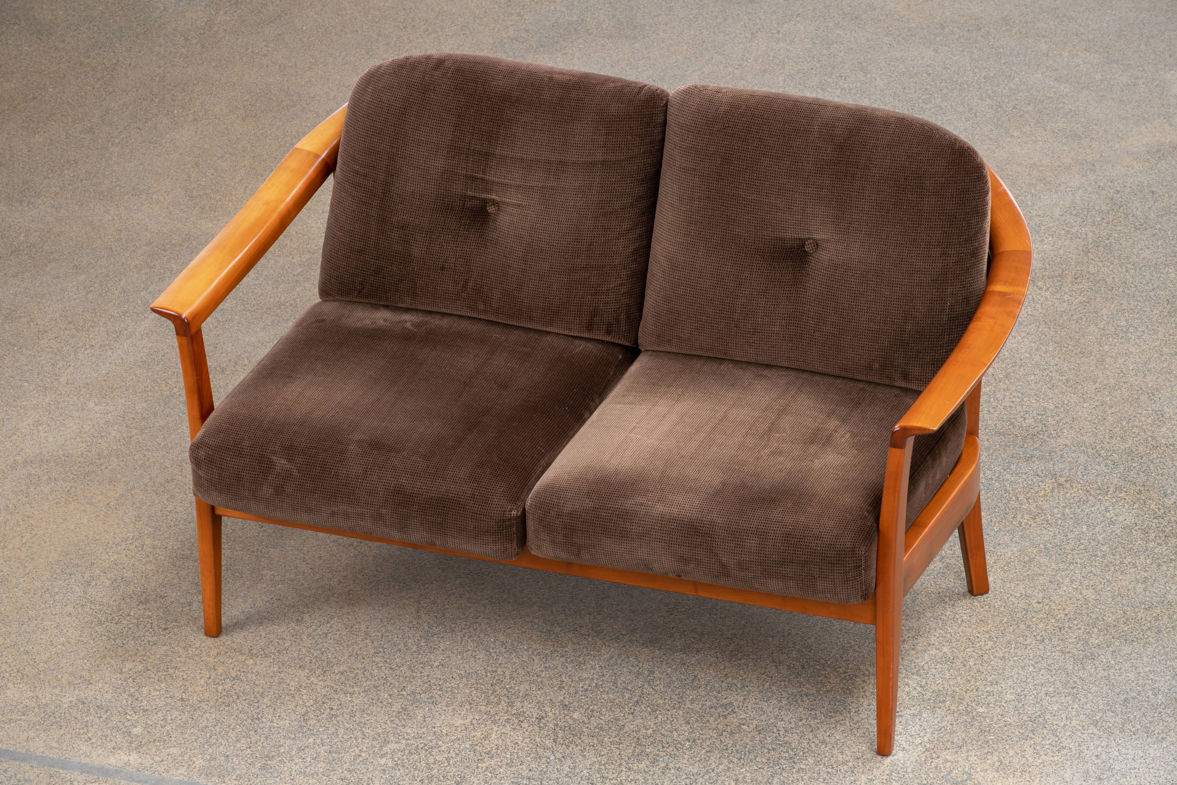 Vintage Scandinavian Sofa – 133 cm