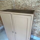 Parisian wardrobe with compass feet