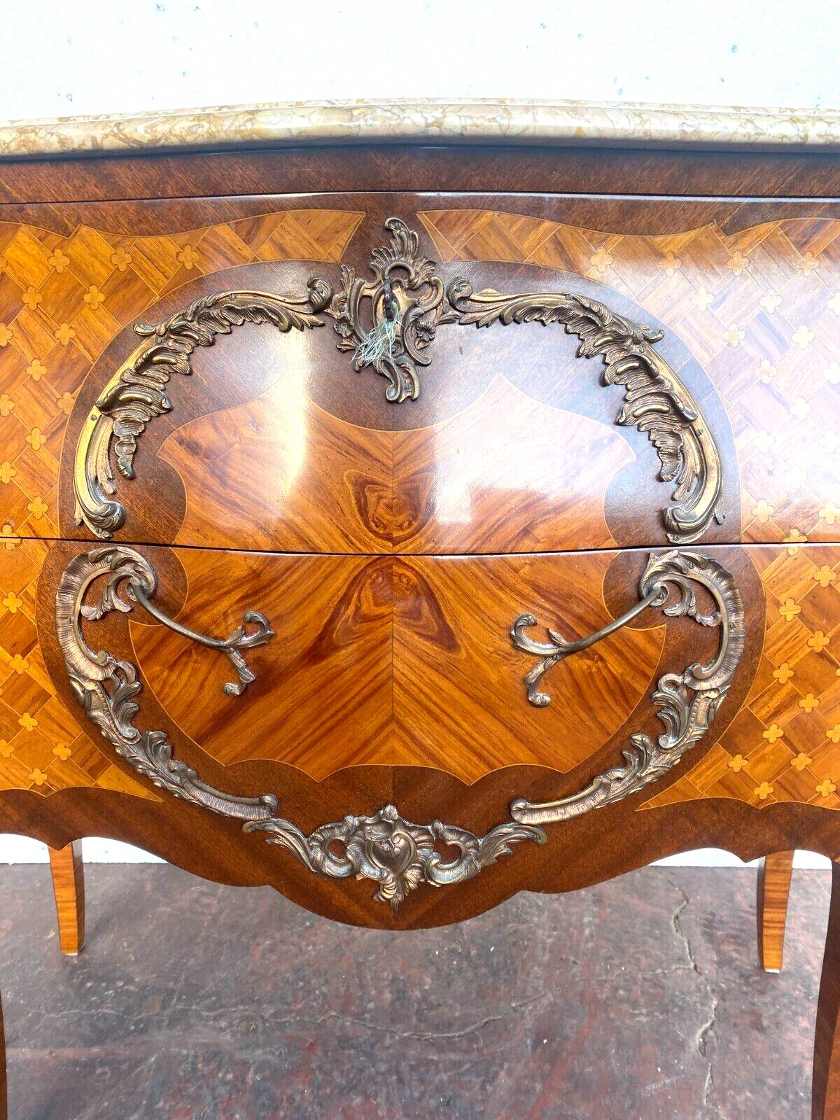 Curved chest of drawers Louis XV style marquetry with cube bottom XX century
