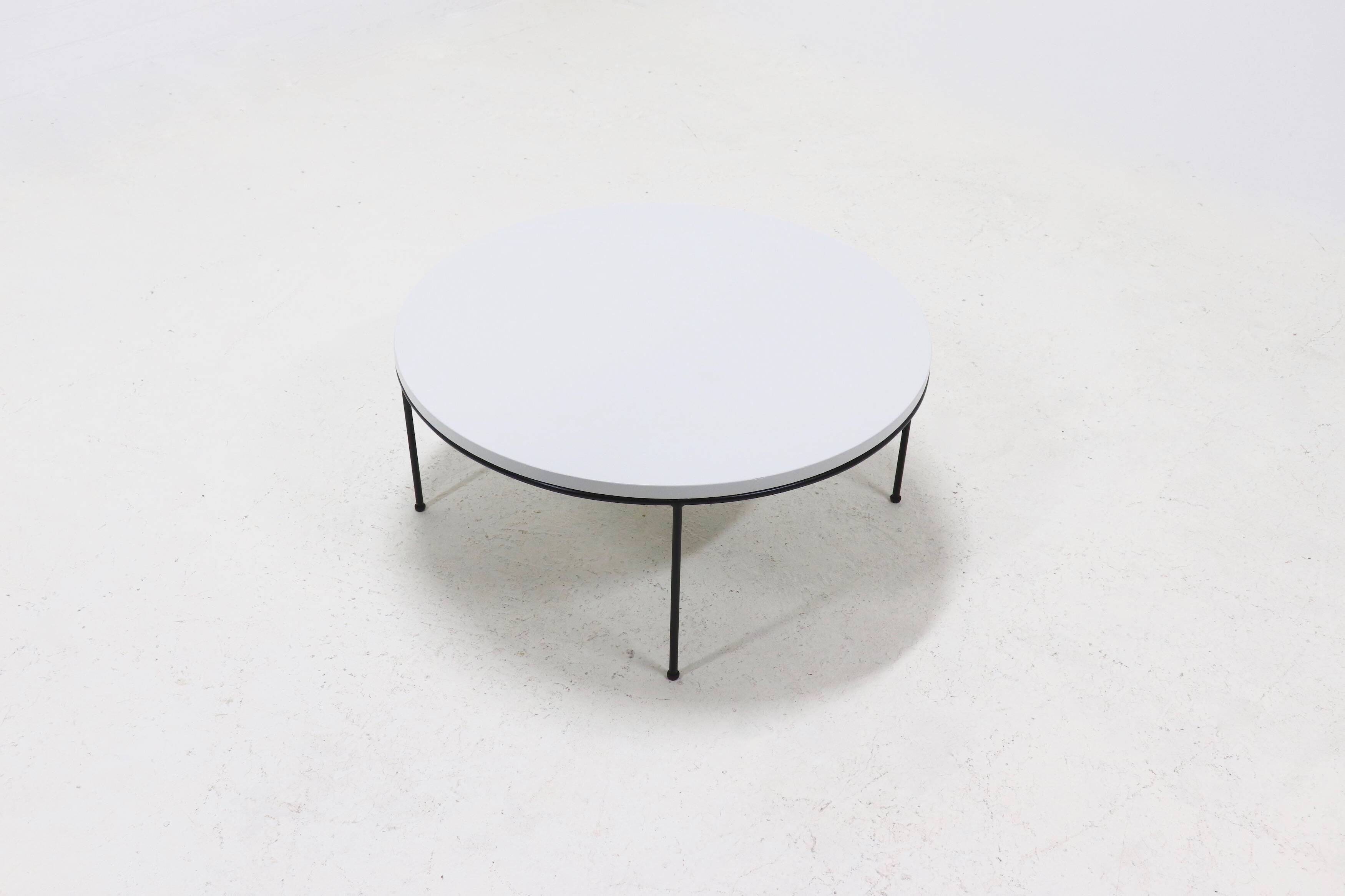 Round Coffee Table by Paul McCobb for Metz & Co 1950s