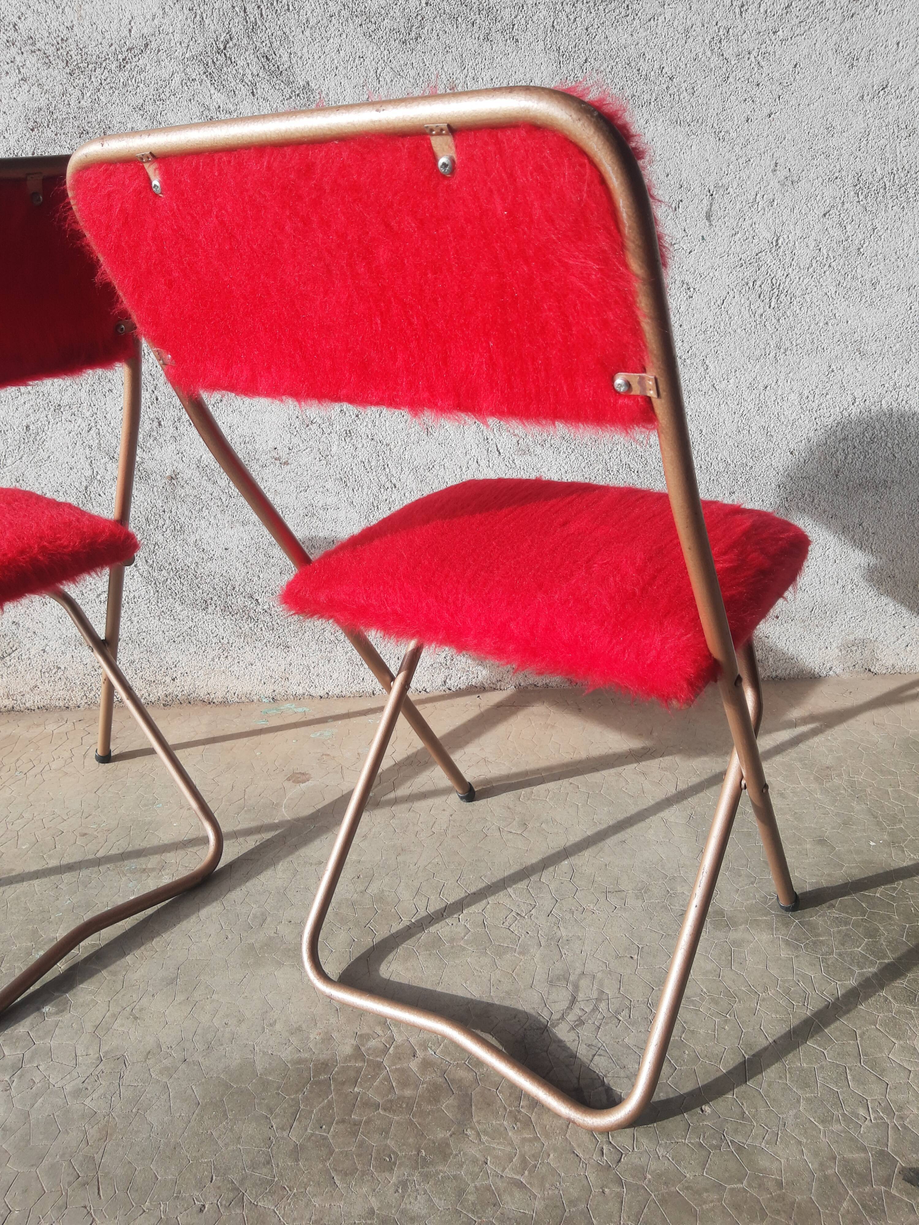 Pair of folding chairs in vintage red moumoute