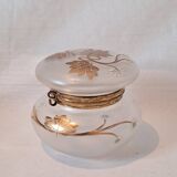Bonbonnière art nouveau en verre satiné avec décor floral peint a l’émaille