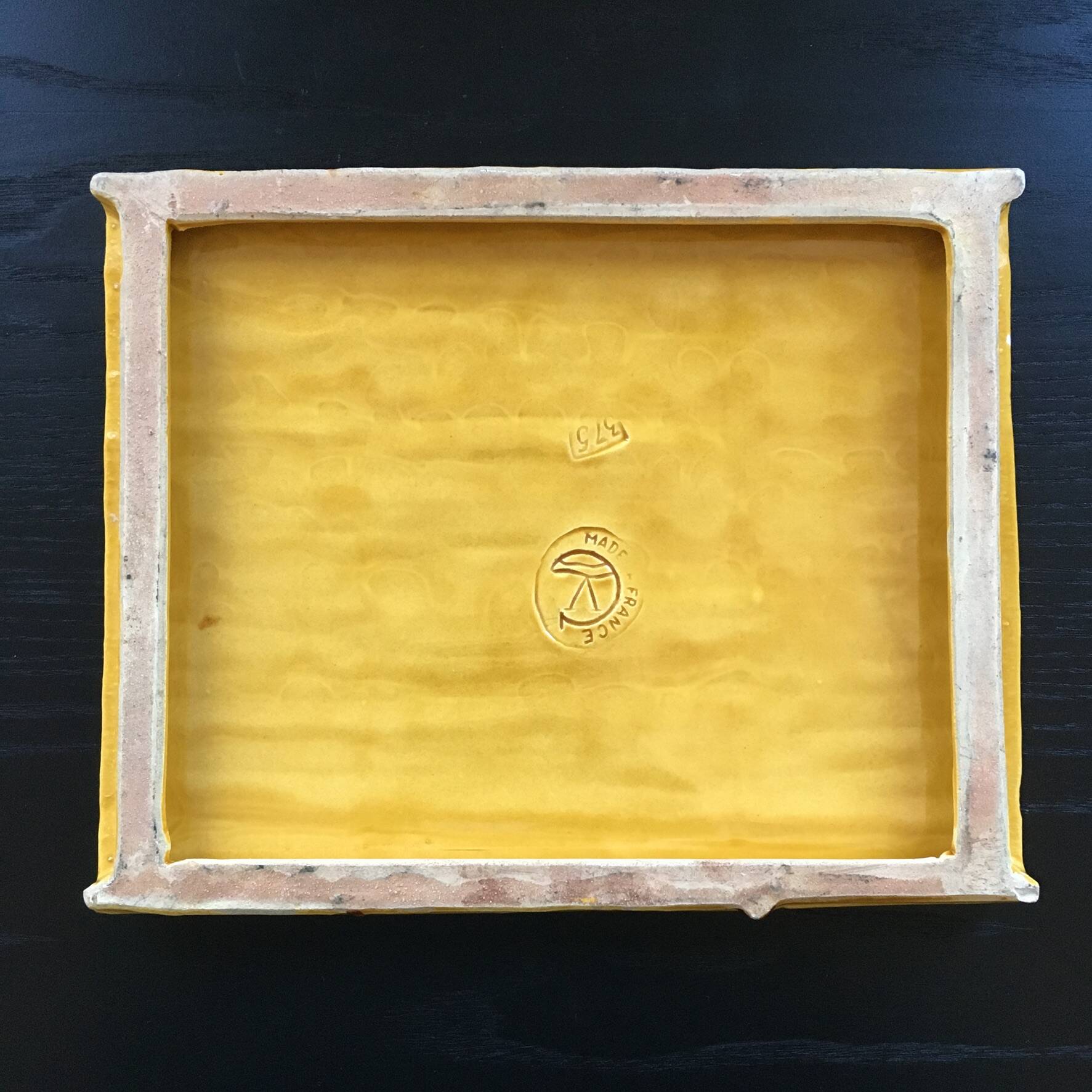 Straw-style slip tray