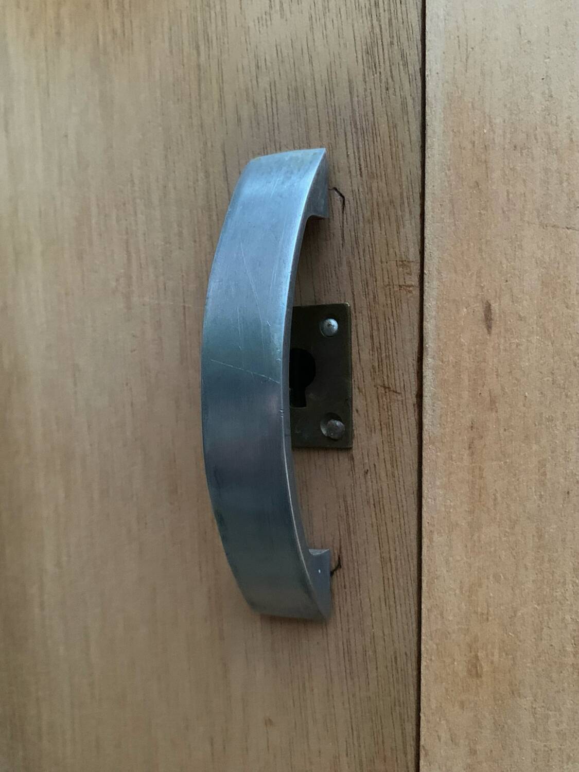 Armoire parisienne asymétrique bois brut 1950