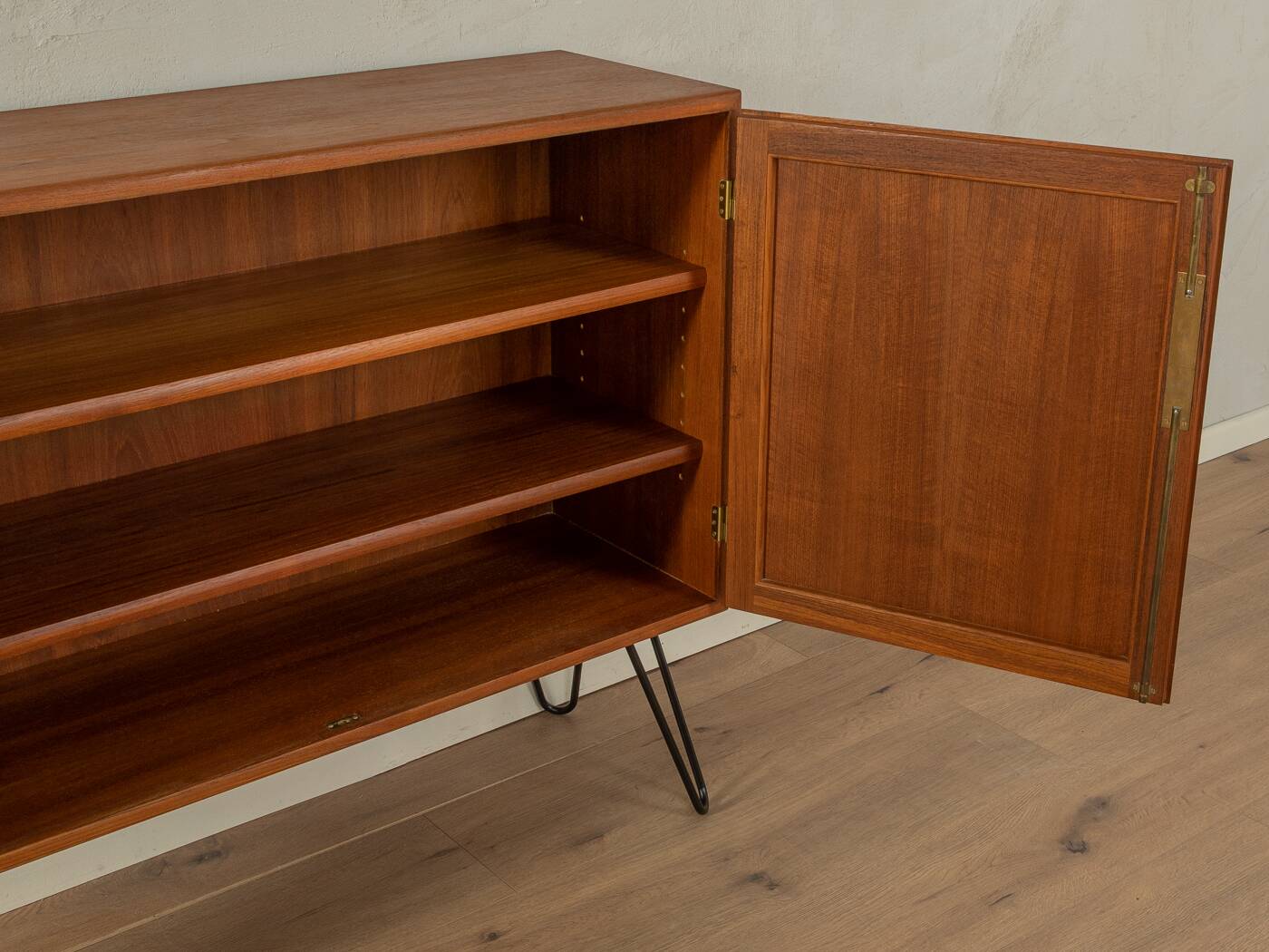 1960s Dresser