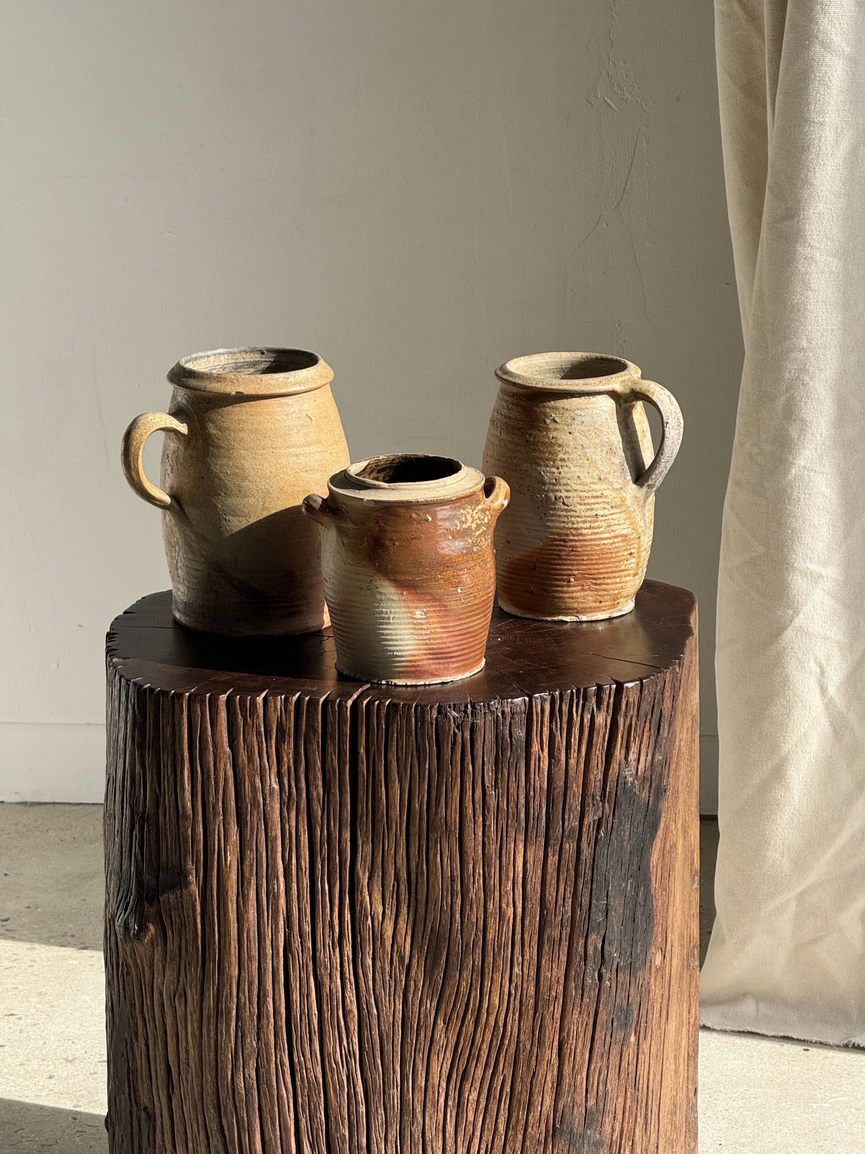 Large matte stoneware oval pot with beige handle H21 D12