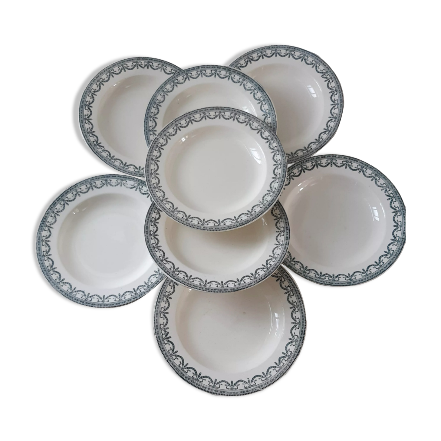Set of 8 hollow plates Terre de Fer model "Garlands" late nineteenth