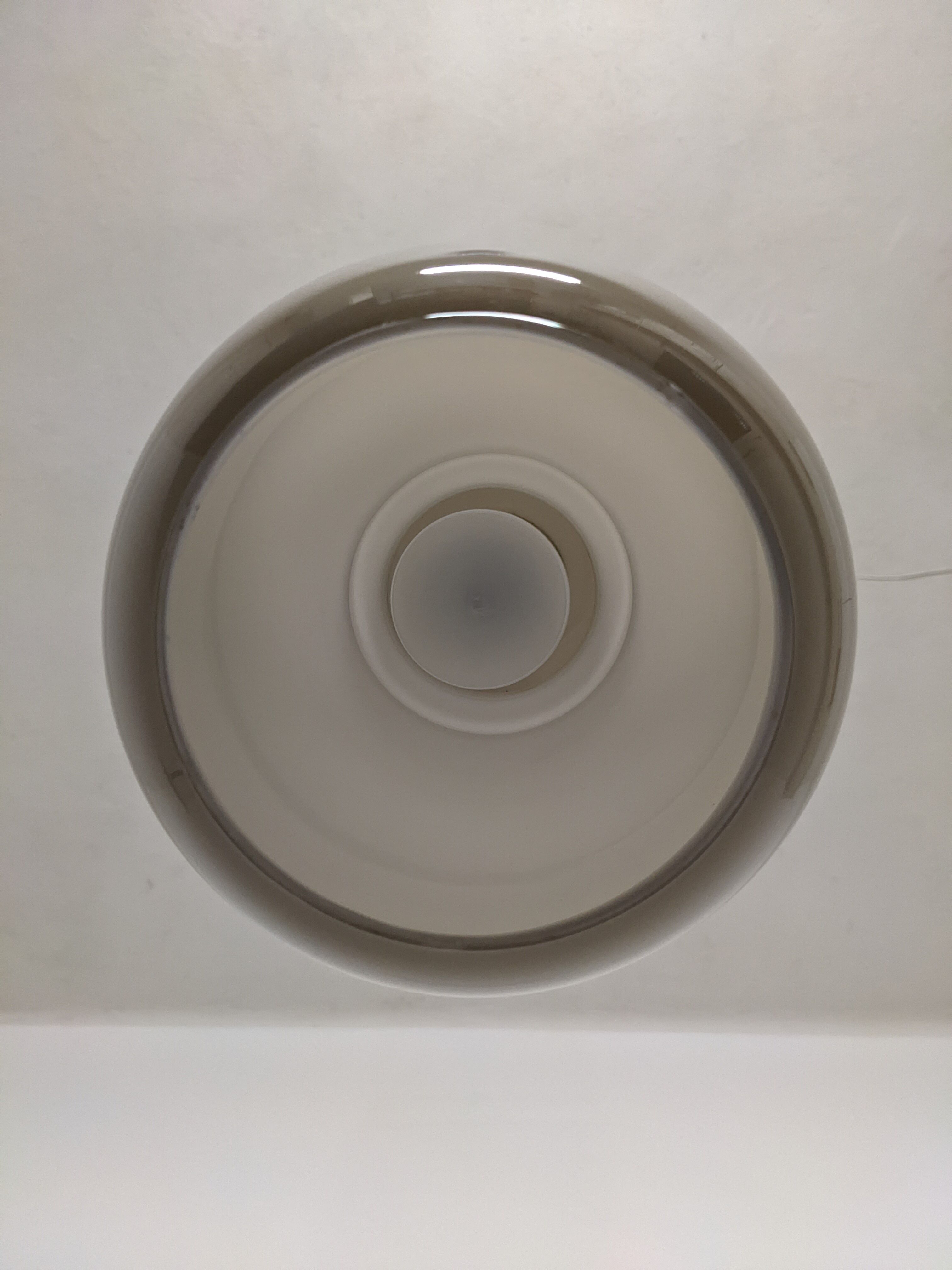 Suspension des années 70 en opaline grise