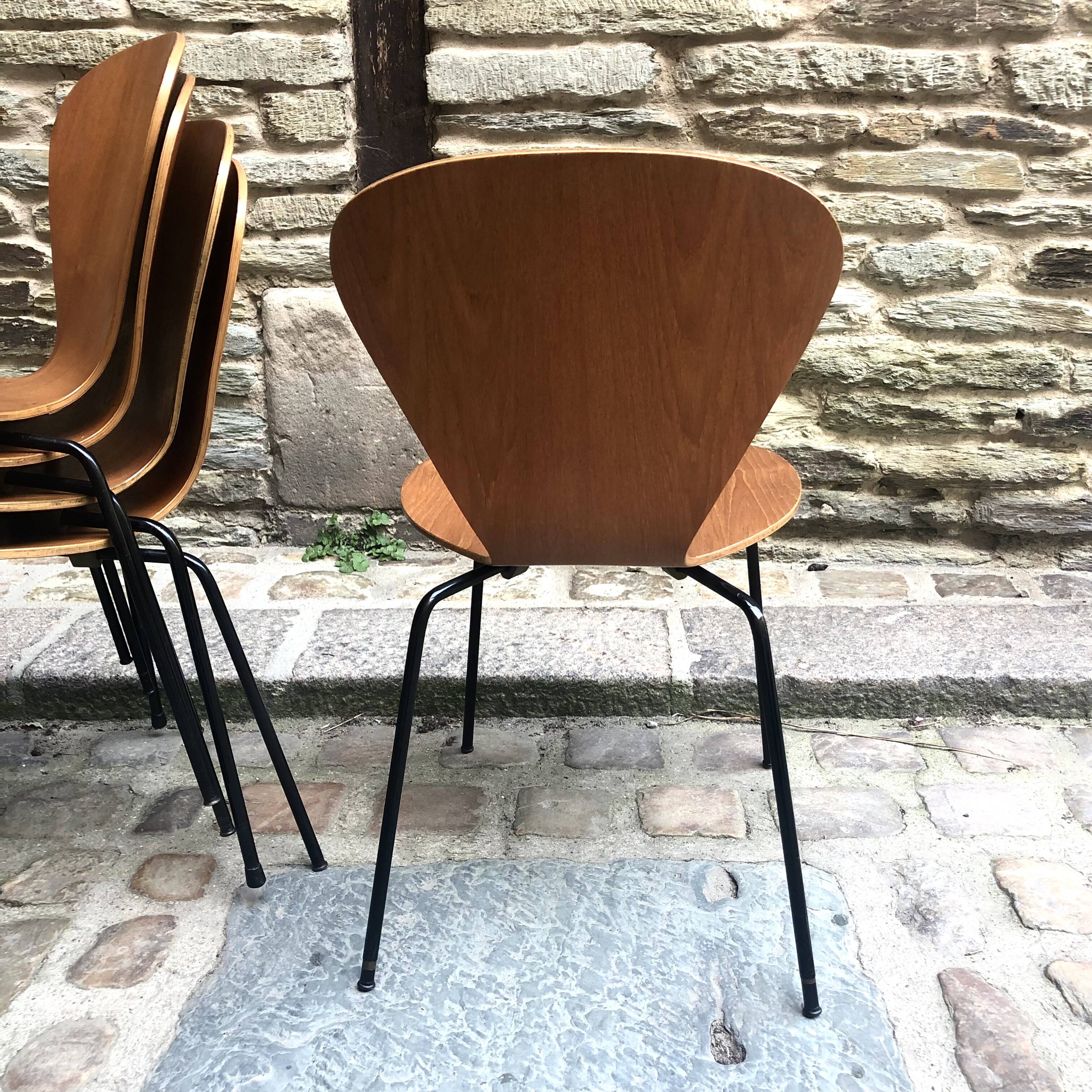 5 Arne Jacobsen chairs