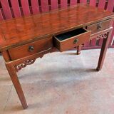 Red lacquer desk, Qing period of the XIXth century, opening to three drawers