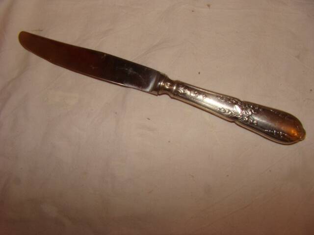 12 stainless steel table knives M.A. in "Louis XV" style, hunting horn model.