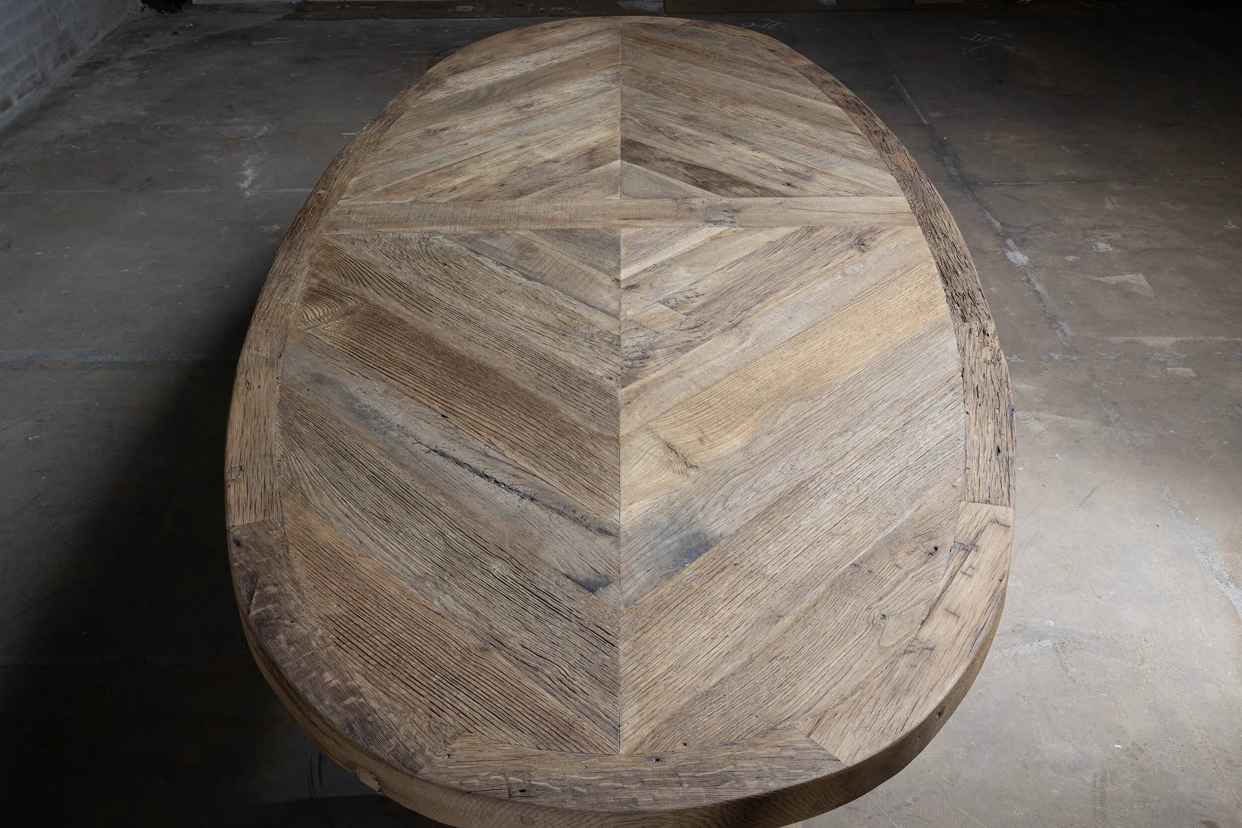 Oval Diamond Table – Antique Oak 240 cm