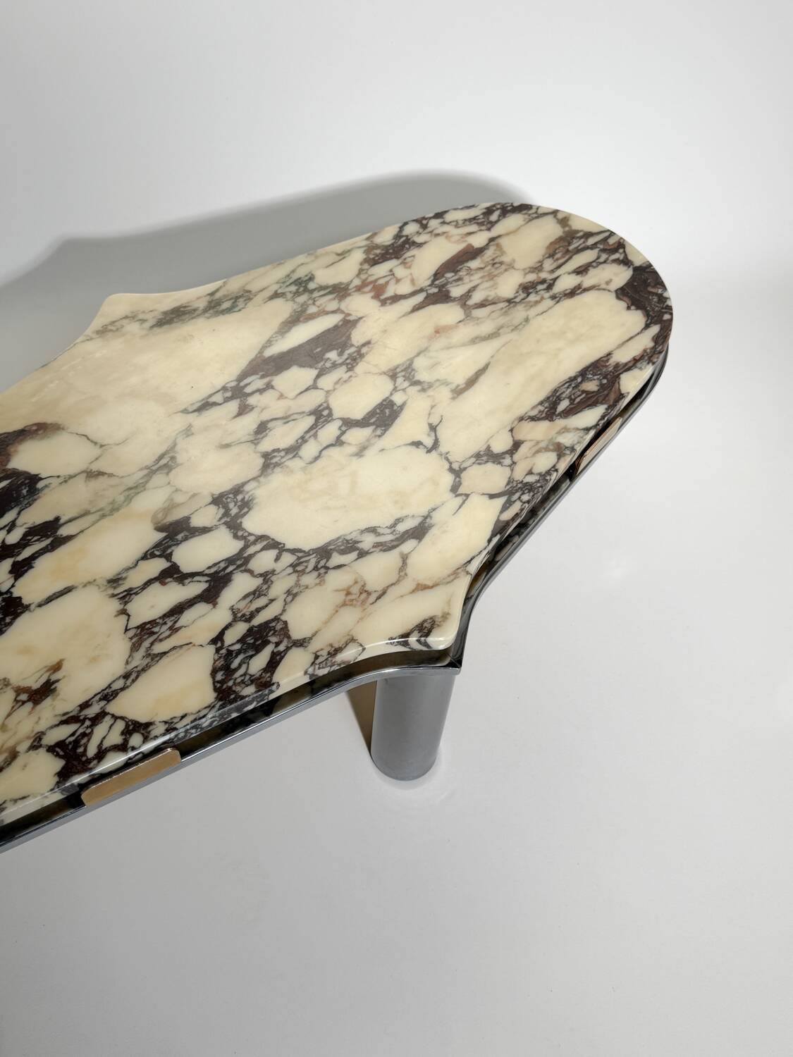 Table basse vintage chrome et marbre