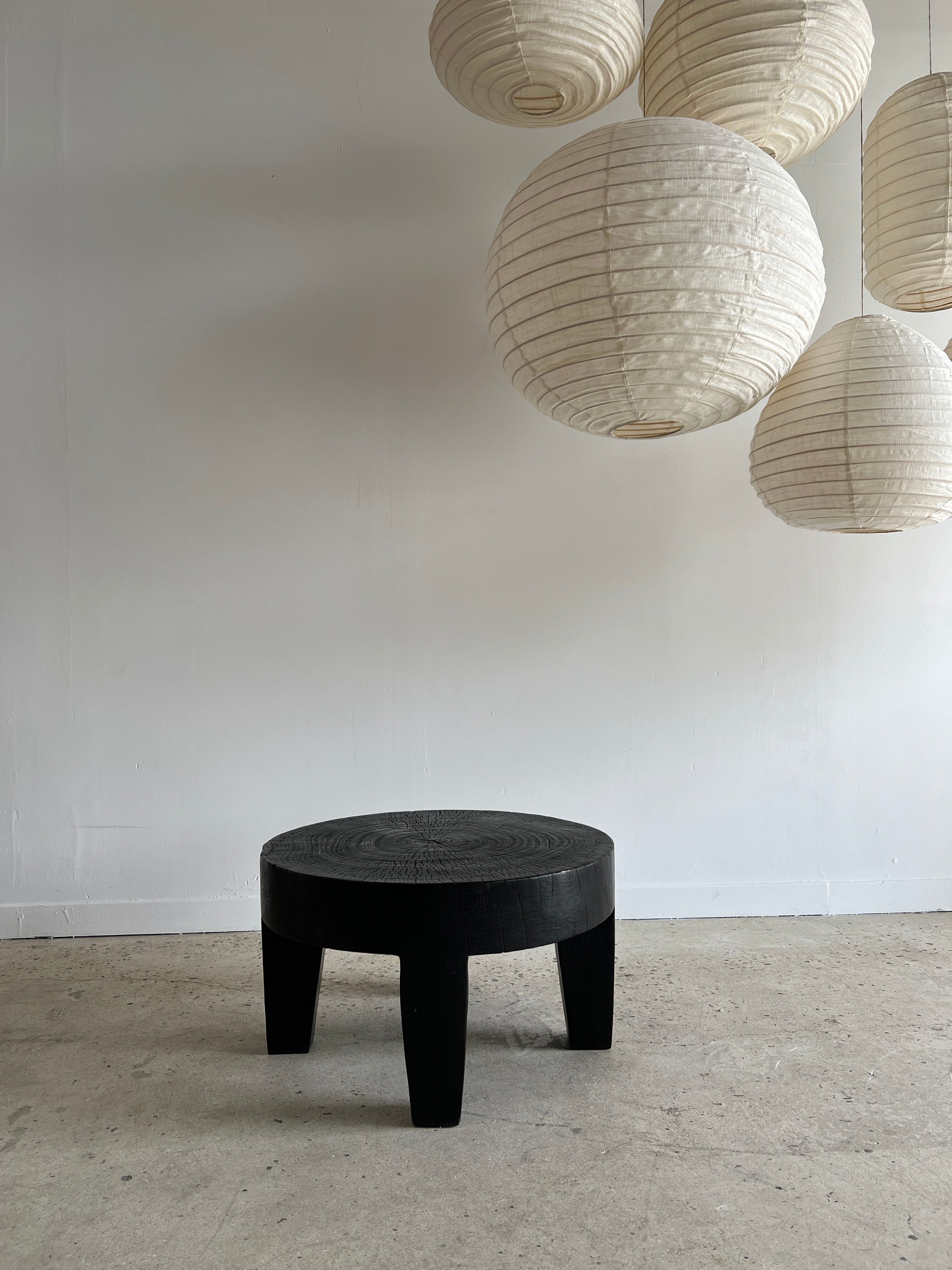 Coffee table en bois massif monoxyle noir