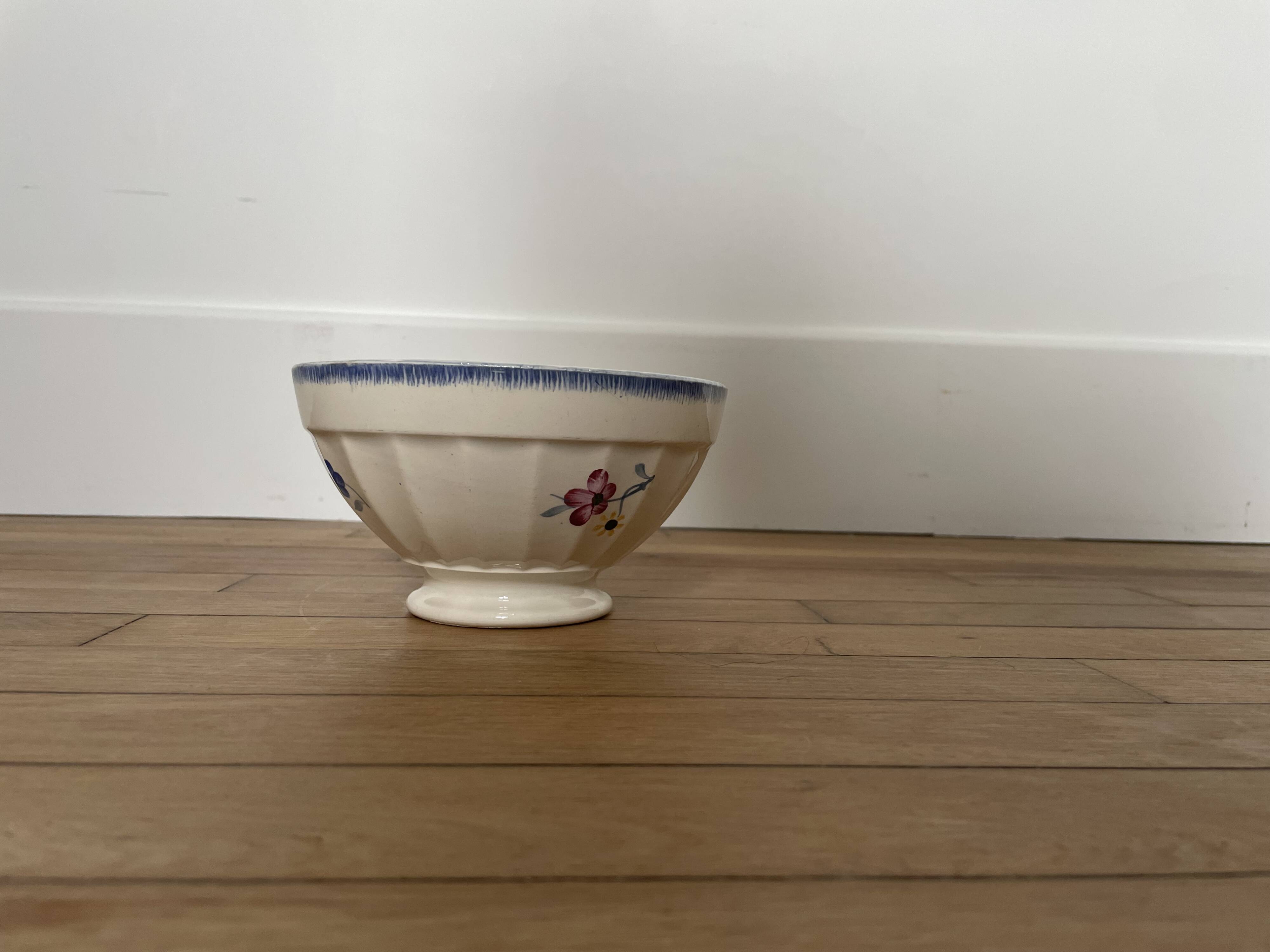 Digoin Mary Lou model bowl on pedestal 251005