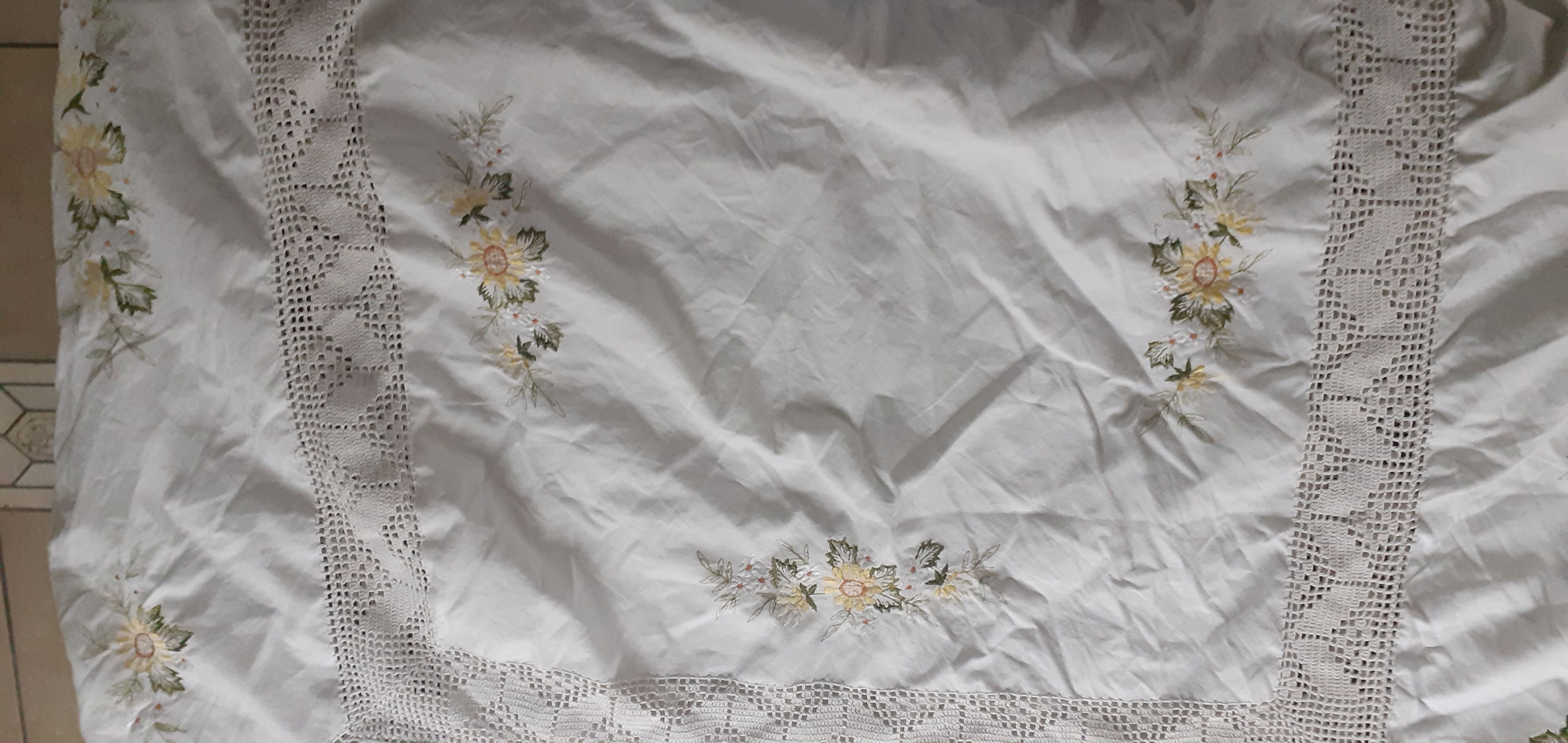 Rectangular tablecloth white cotton, with embroidery yellow flowers 142 x 225 cm