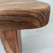 Petit banc rustique en bois