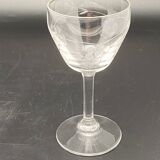 Aperitif glasses with chiseled flower patterns