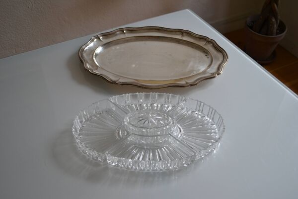 Plat serviteur apéritif métal argenté poinçon HKE et verre