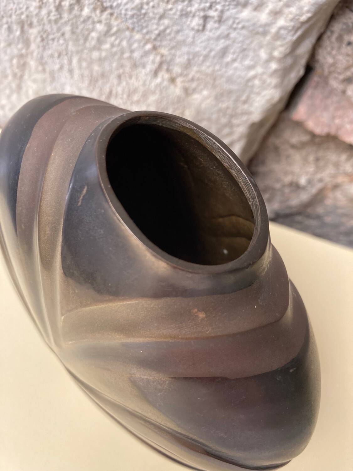 Vase en métal à patine tricolore